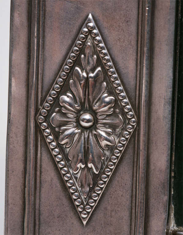 A SILVER AND NEPHRITE TABLE CLOCK. RUSSIAN,  CIRCA 1900 4