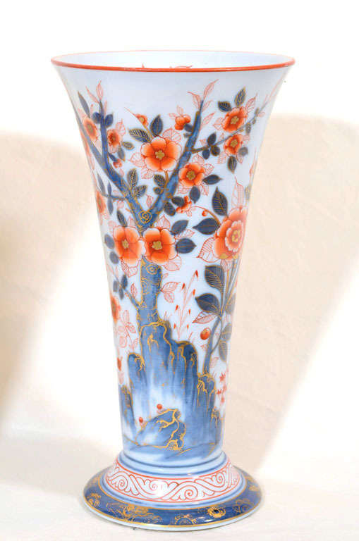 A Pair of 19th Century Bayeux Porcelain Vases with Chinioserie Garden Scenes 1