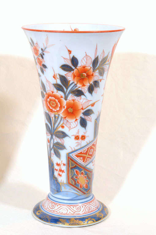 A Pair of 19th Century Bayeux Porcelain Vases with Chinioserie Garden Scenes 2