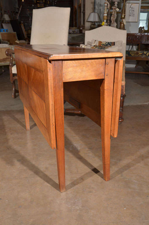 19th c. Walnut Marquetry Gateleg Table