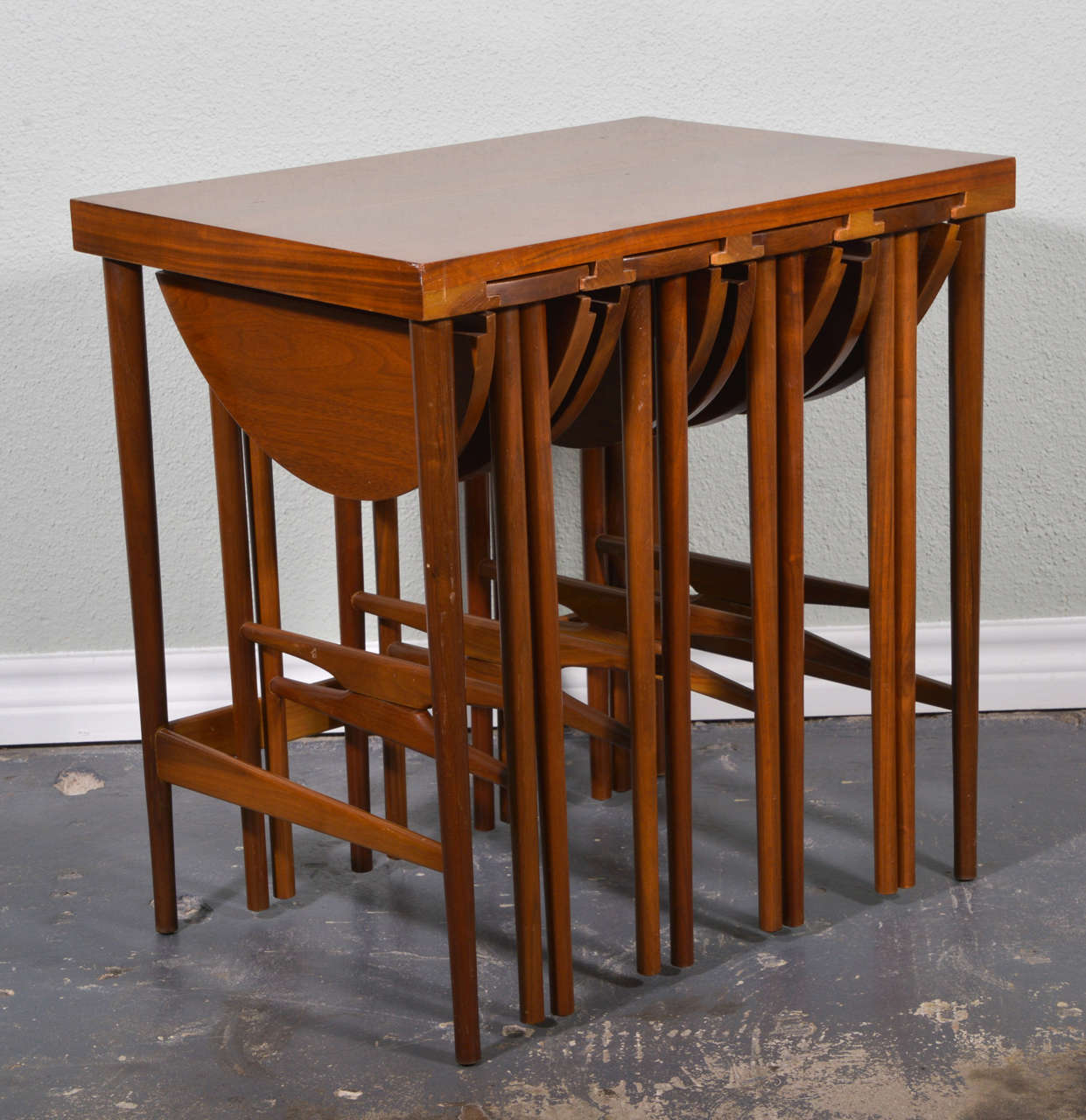 Walnut end table with four rounded drop-leaf nesting tables by Bertha Schaeffer for Singer & Sons. In original condition.  

* Round tables - 16.5