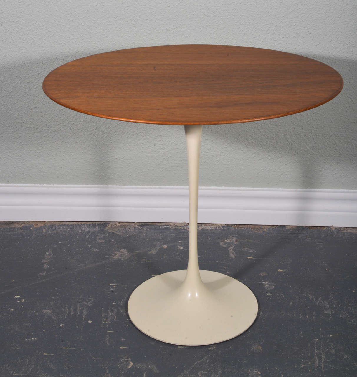 A vintage oval tulip table in Rosewood. Designed by Eero Saarinen and made by Knoll.