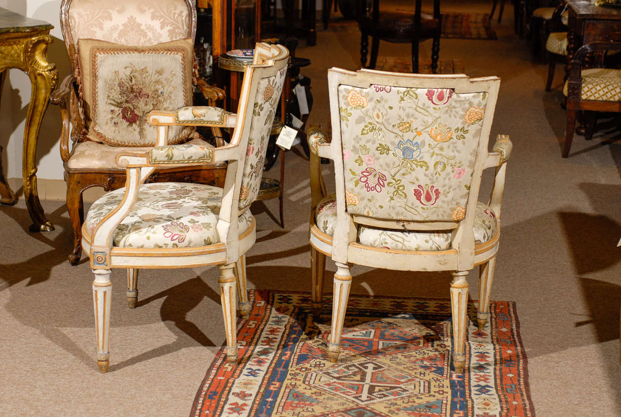 Fine Pair of 18th Century French Louis XVI Painted Fauteuils For Sale 1