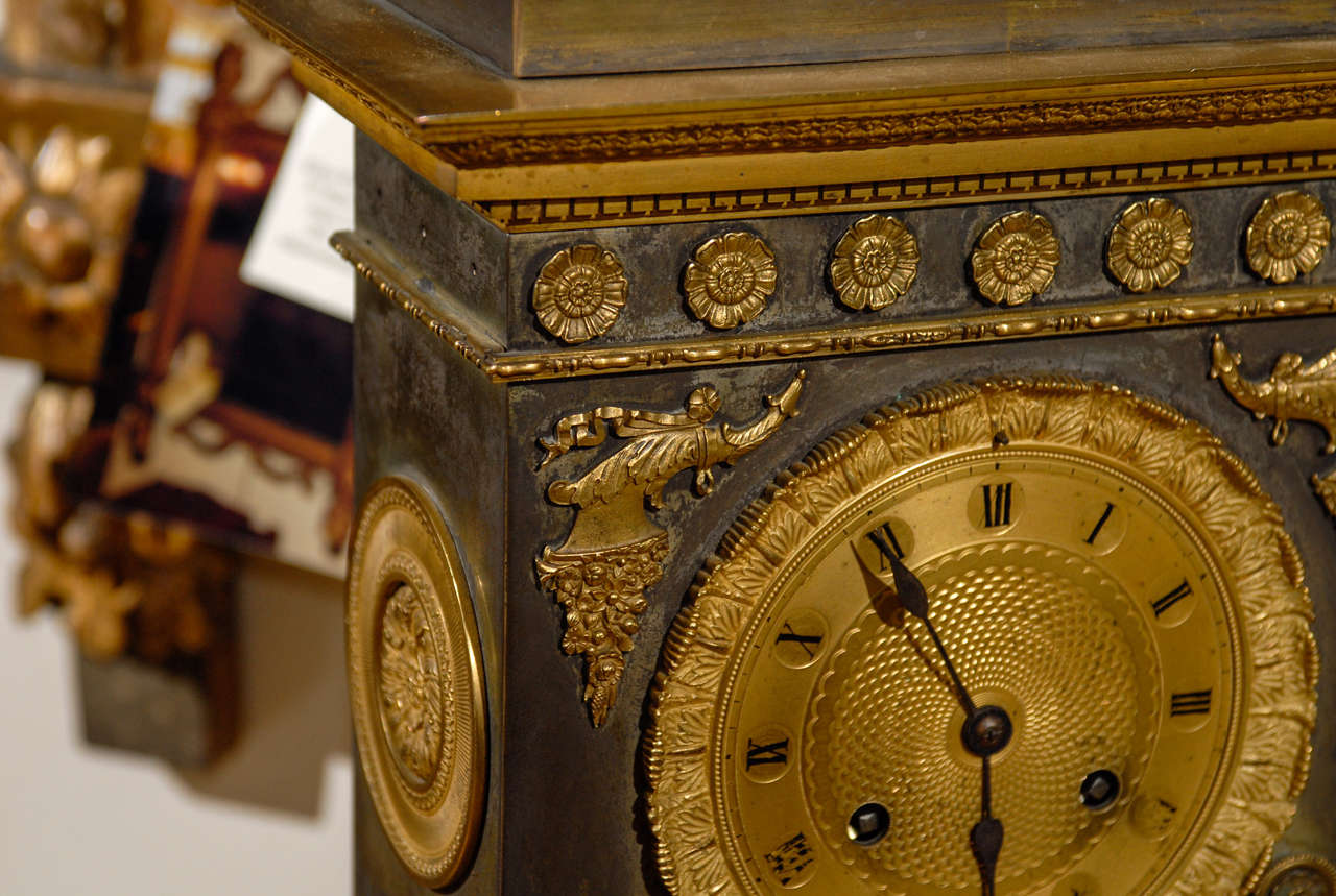 19th Century French Neoclassical Mantel Clock with Ormalu In Good Condition For Sale In Atlanta, GA
