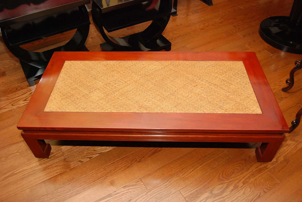 Mesa Japonesa de Madera Keyaki con Tablero de Bambú Tejido siglo XX en venta