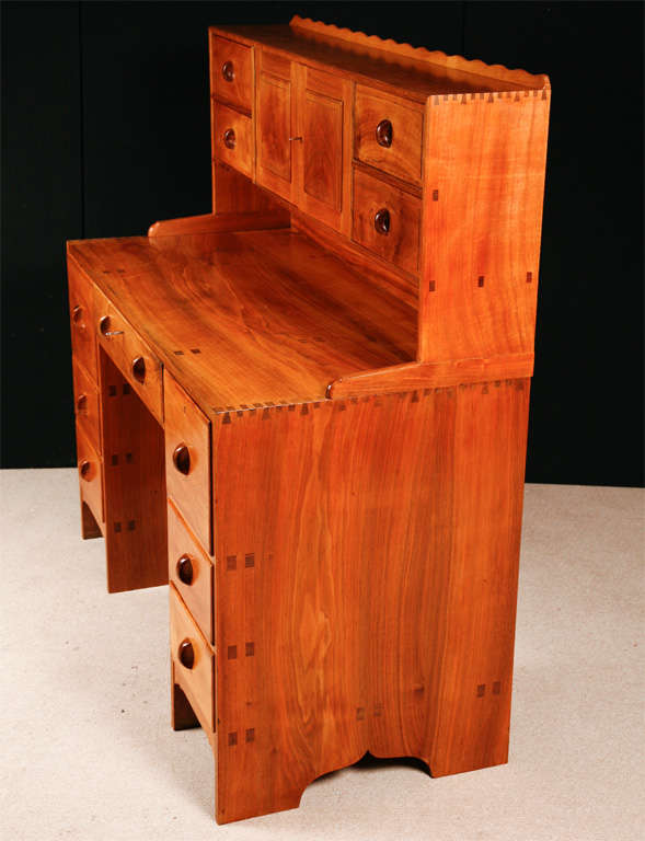 Peter Waals attributed Arts and Crafts walnut knee hole desk, England circa 1920 For Sale 1