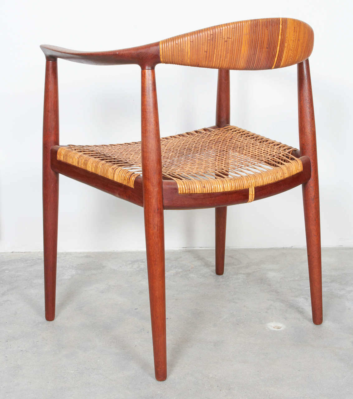 Cane 501 Round Chairs by Hans Wegner, Pair