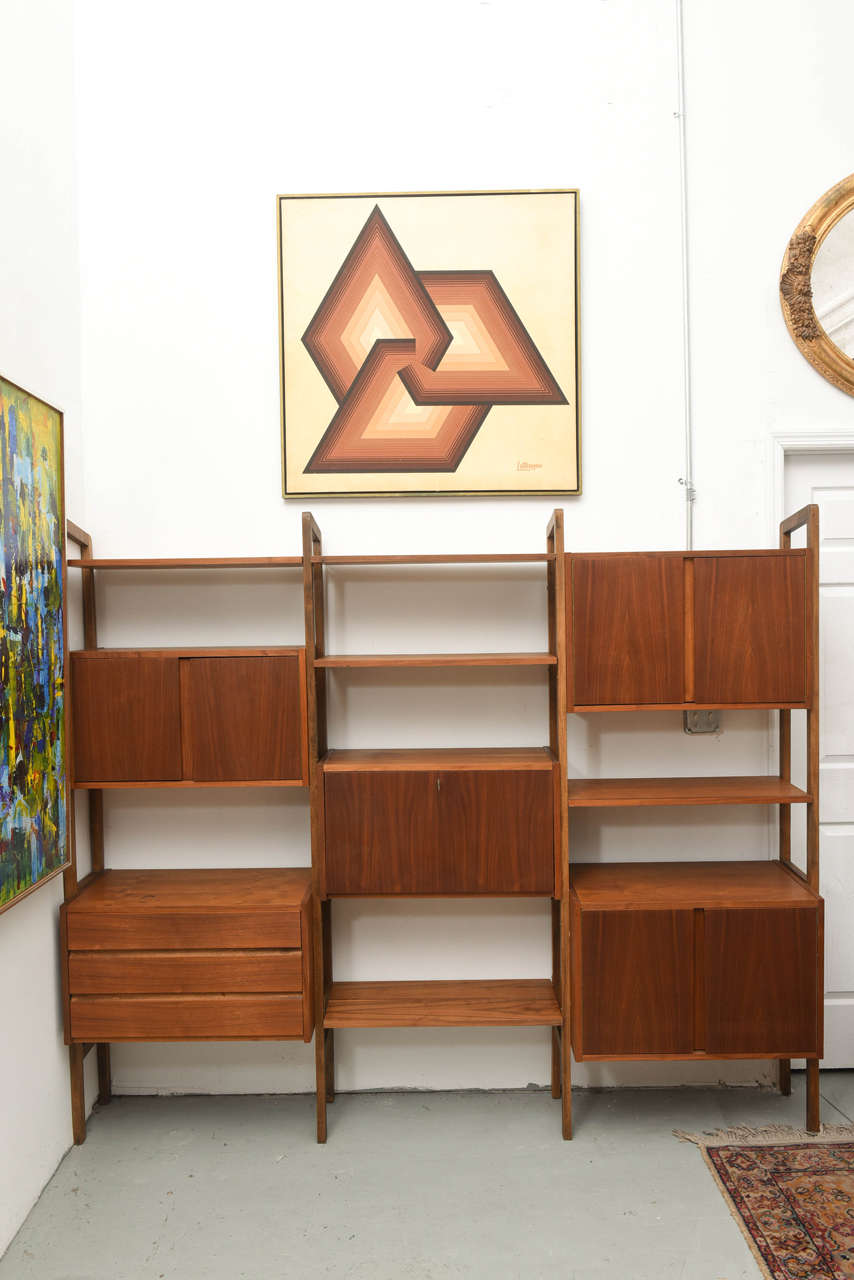 Beautiful freestanding bookshelf or wall unit in teak, 1950s Scan style.