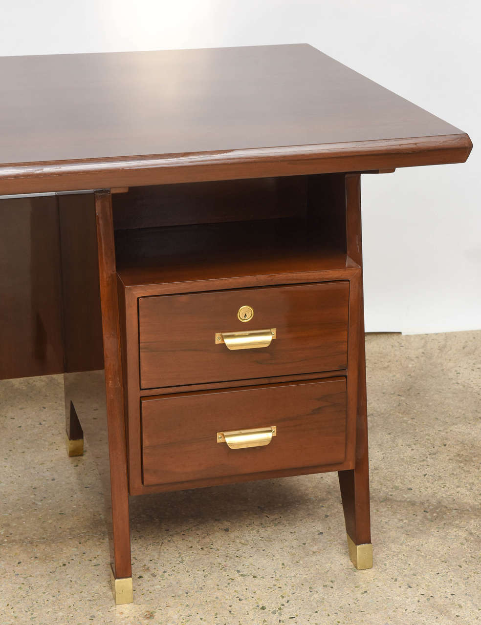 Mid-Century Modern Italian Modern Walnut and Brass Executive Desk, Gio Ponti For Sale