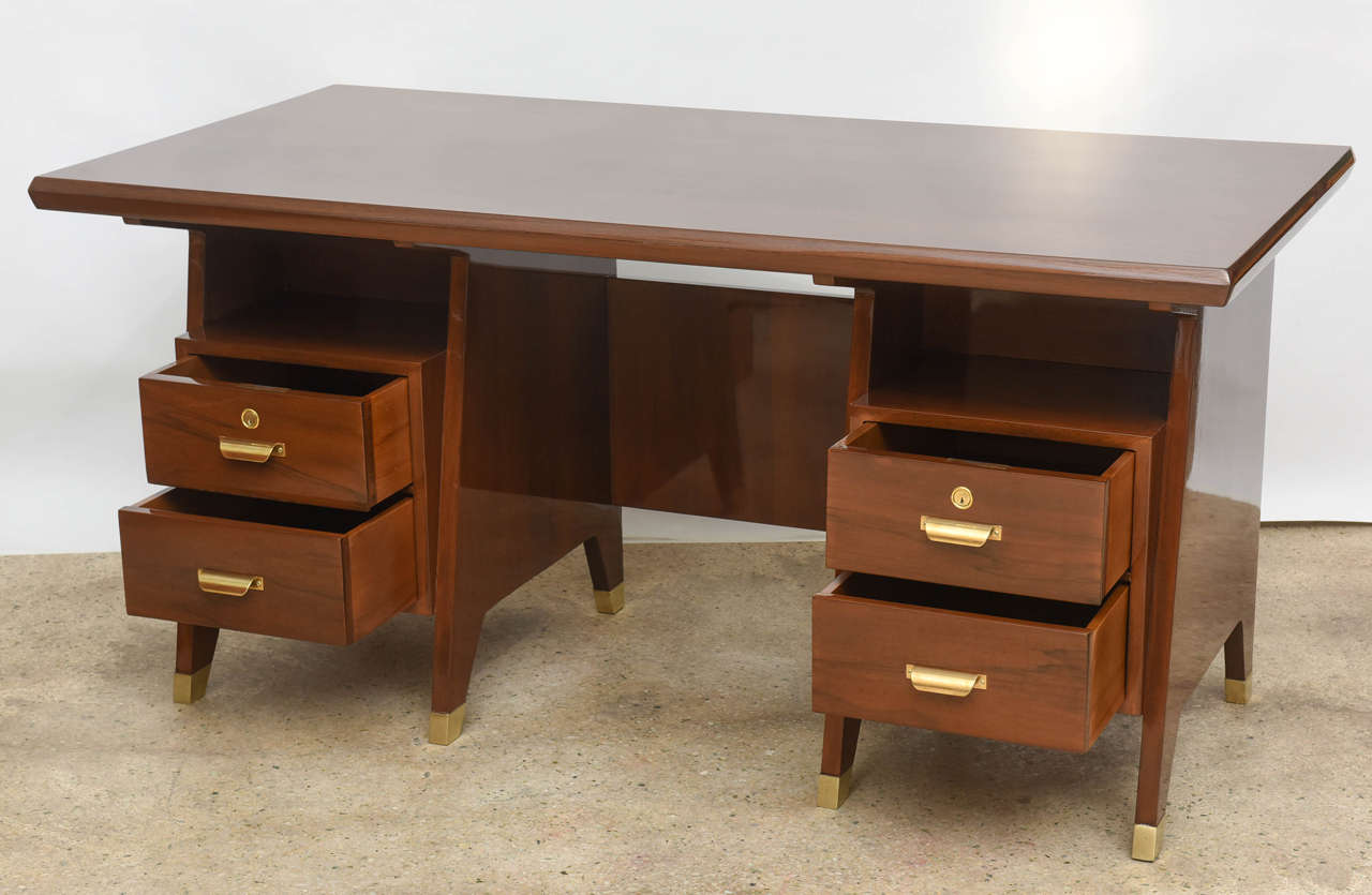 Mid-20th Century Italian Modern Walnut and Brass Executive Desk, Gio Ponti For Sale