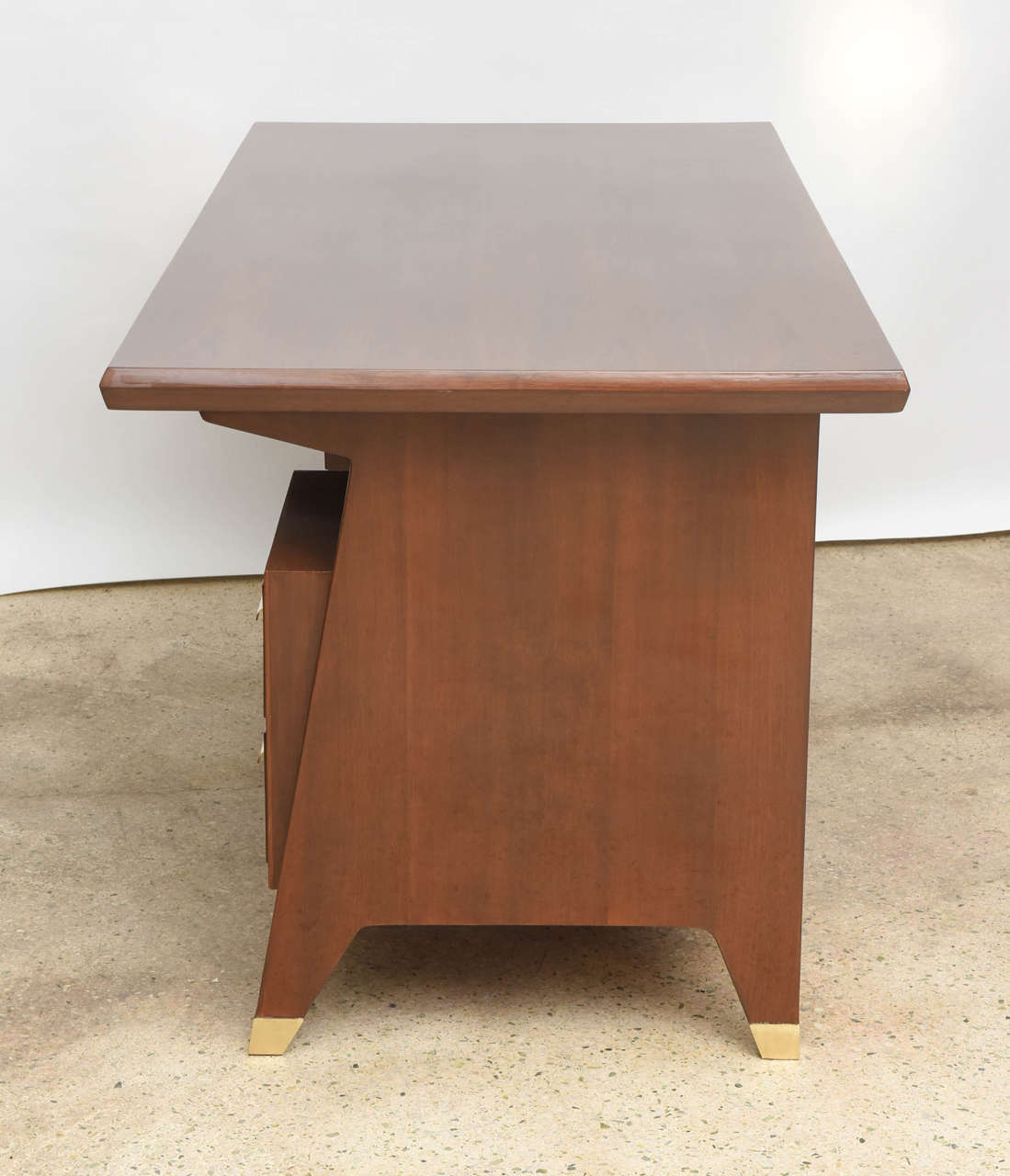 Italian Modern Walnut and Brass Executive Desk, Gio Ponti For Sale 2