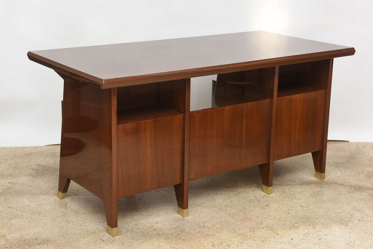 Italian Modern Walnut and Brass Executive Desk, Gio Ponti For Sale 3
