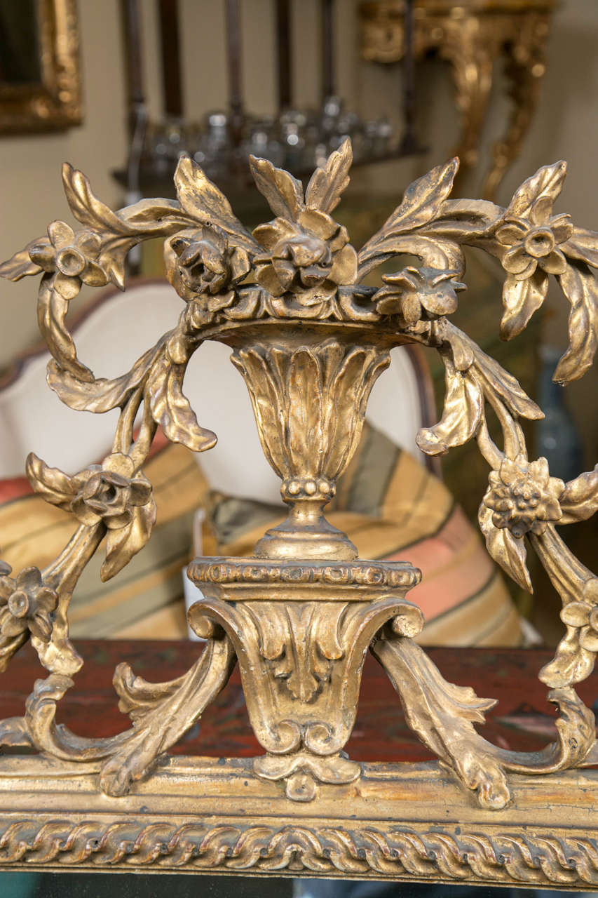 18th Century Italian Neoclassical Giltwood Mirror In Excellent Condition In Stamford, CT