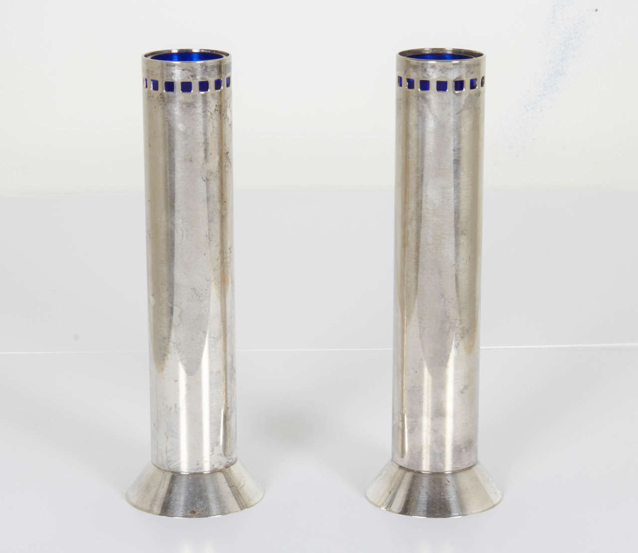 Pair of Silver Skyscraper Bud Vases by Richard Meier In Excellent Condition For Sale In New York, NY