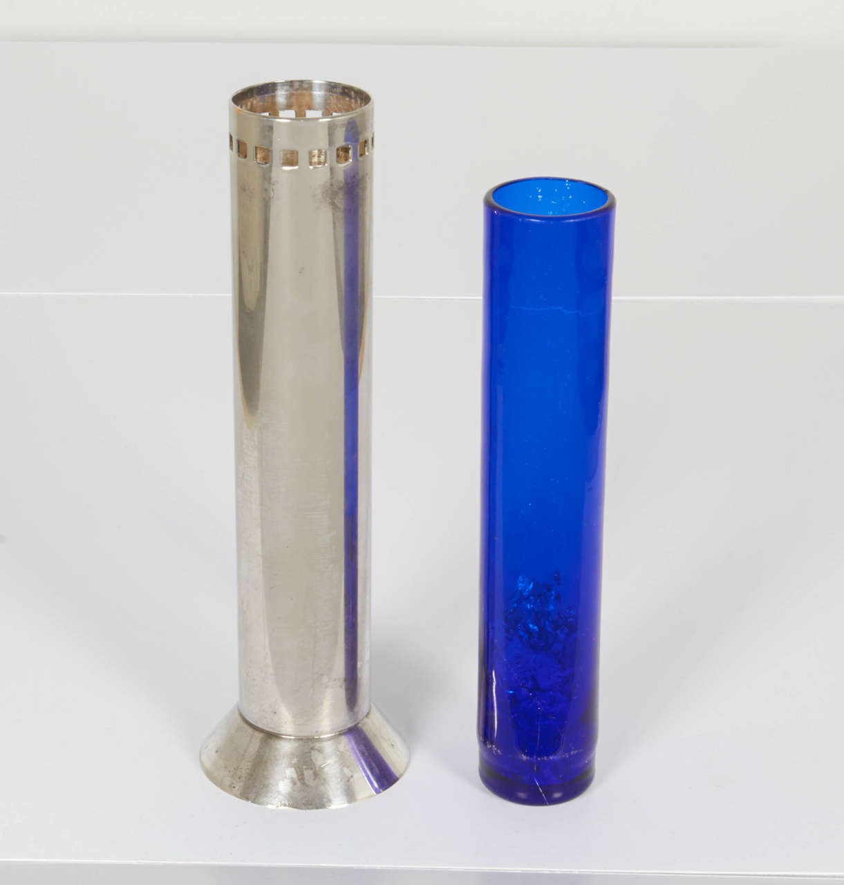 Pair of Silver Skyscraper Bud Vases by Richard Meier For Sale 2