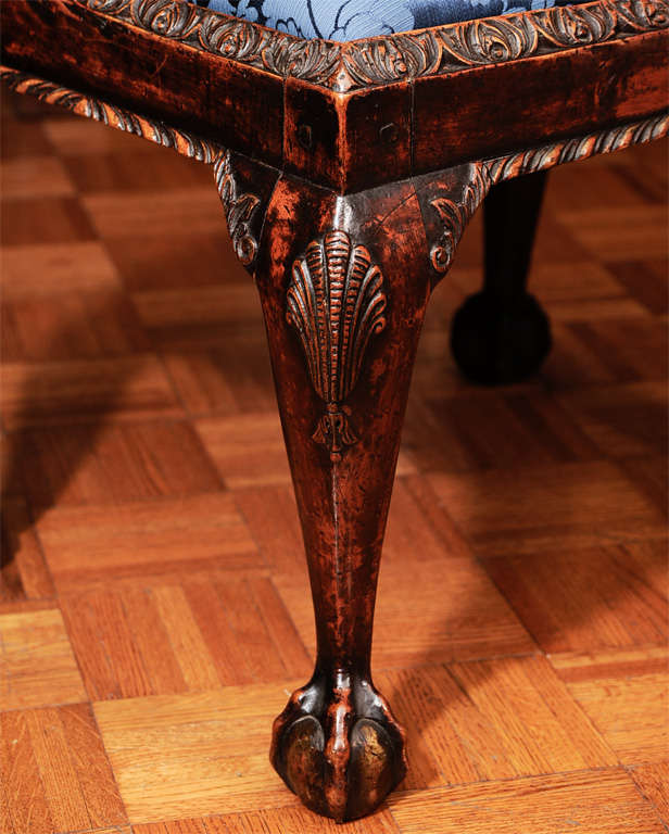 Georgian Mahogany Stool with Shell-Carved Cabriole Legs In Excellent Condition In New York, NY