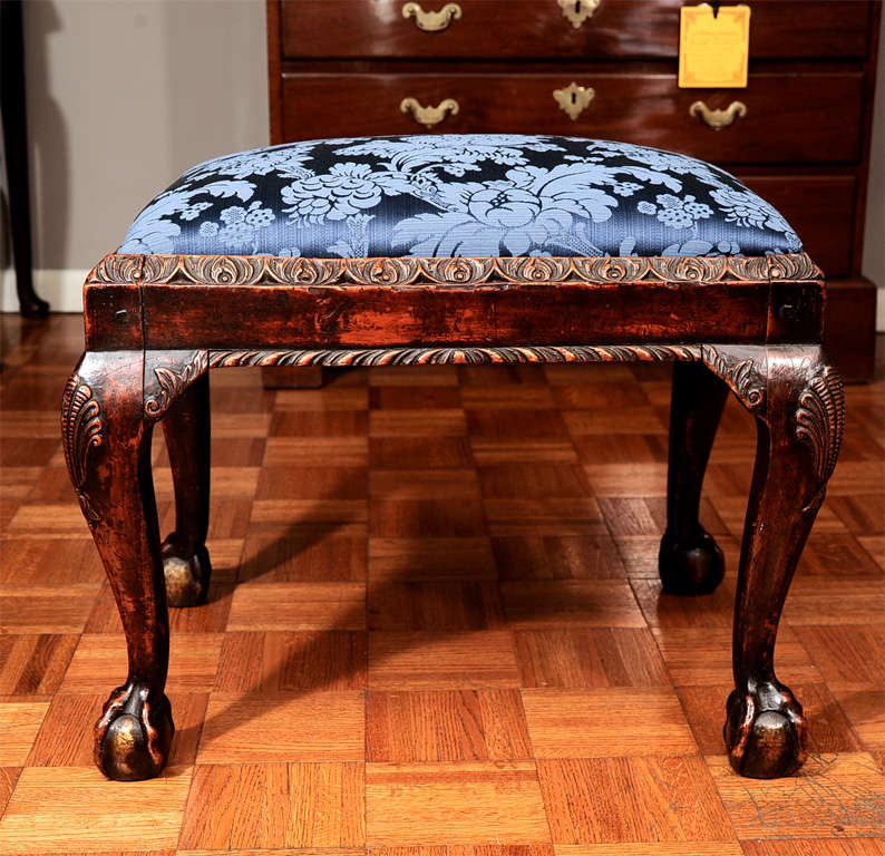 Georgian Mahogany Stool with Shell-Carved Cabriole Legs 1