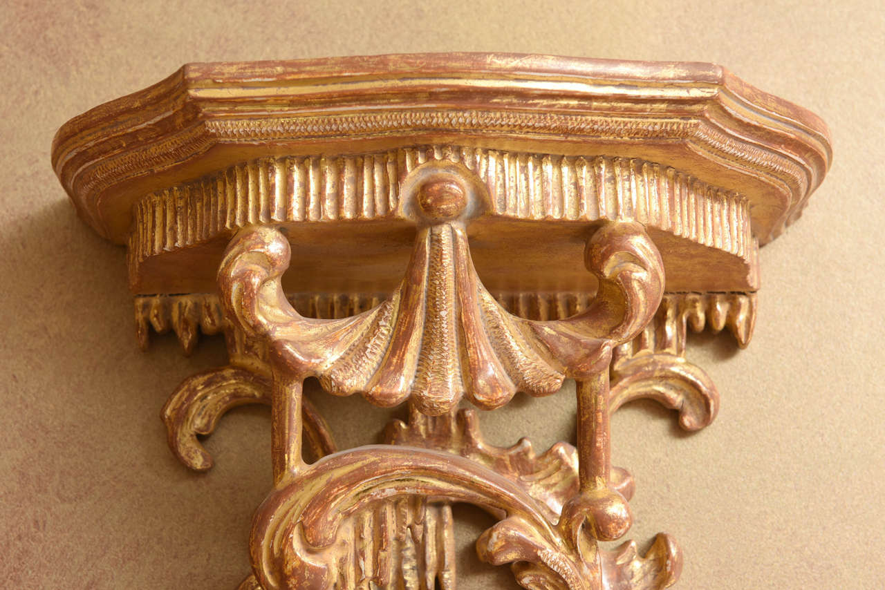 Pair of Chippendale Style Giltwood Wall Brackets In Excellent Condition In New York, NY