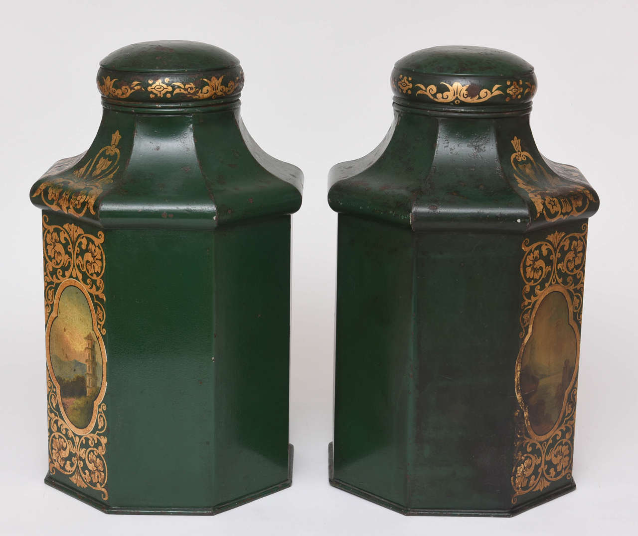 Pair of English 19th Century Chinoiserie Tole Tea Canisters In Good Condition In New York, NY