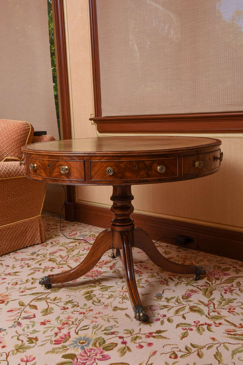 Fine Regency Leather-Top Mahogany Drum Table In Excellent Condition In New York, NY