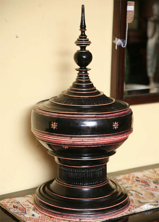 Temple offering bowl, black lacquer over coil woven bamboo. very good - Excellent condition. Vintage 20th cent. Burma. 12