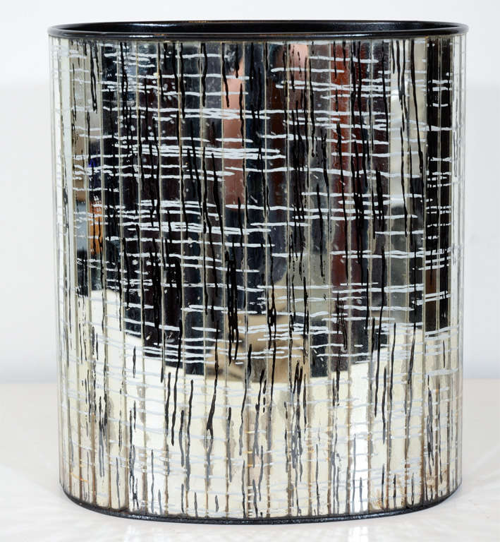 Sexy Mirrored Wastebasket with Abstract Linear Details