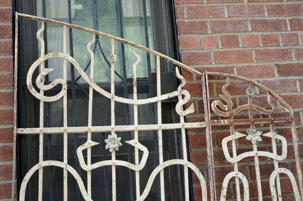 French Screen in the Edgar Brandt style, from1930's / 1940's In Good Condition For Sale In New York, NY