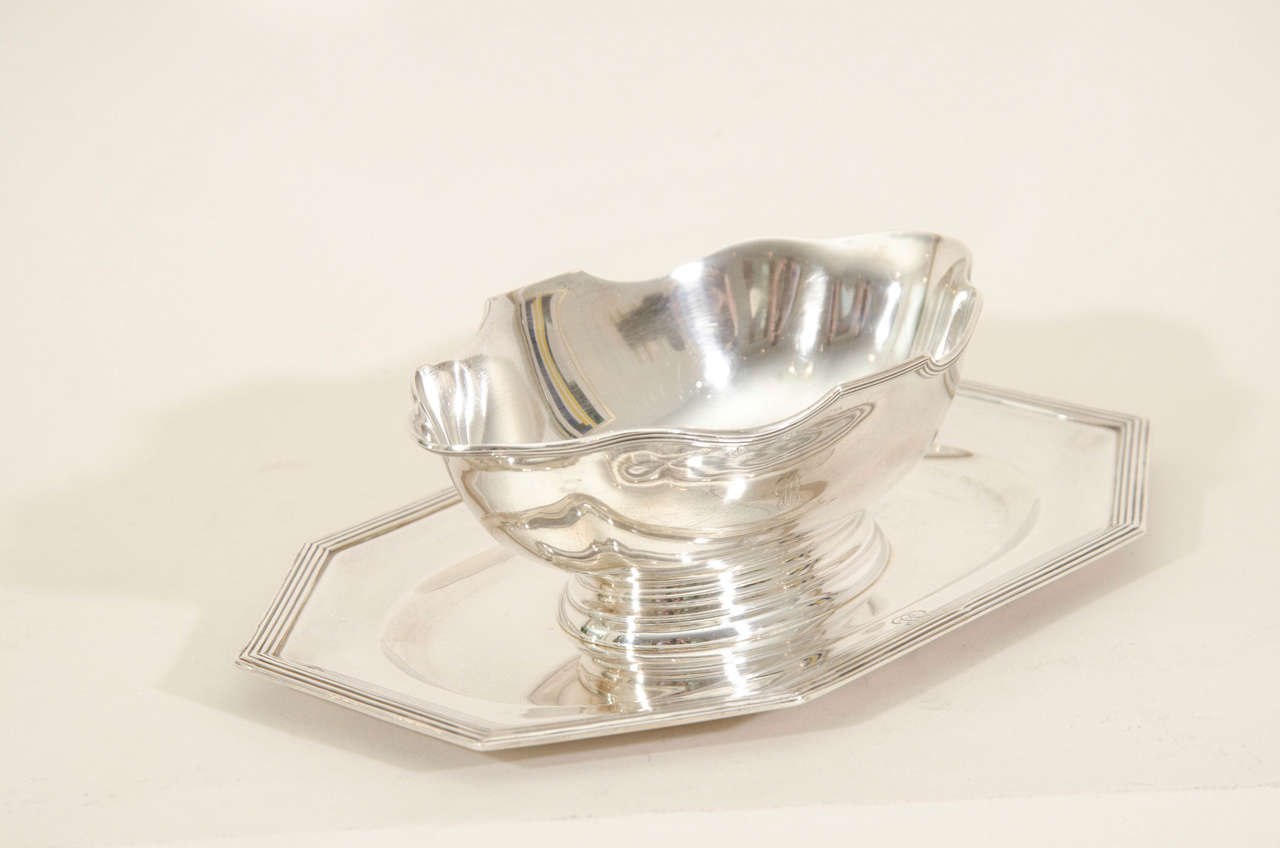 27.10 ozs.

Sterling silver saucier mounted on octagonal tray.
Monogrammed: TL.
Hallmarks: 950 silver/ Puiforcat, Paris / EP penknife.

Variety of other Jean Puiforcat pieces available.

(Price shown is reduced price, no further trade discount) 