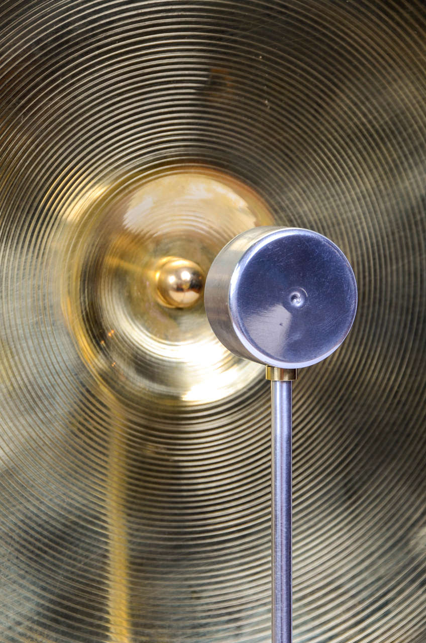 Français Lampe cymbale en bronze de Hisle