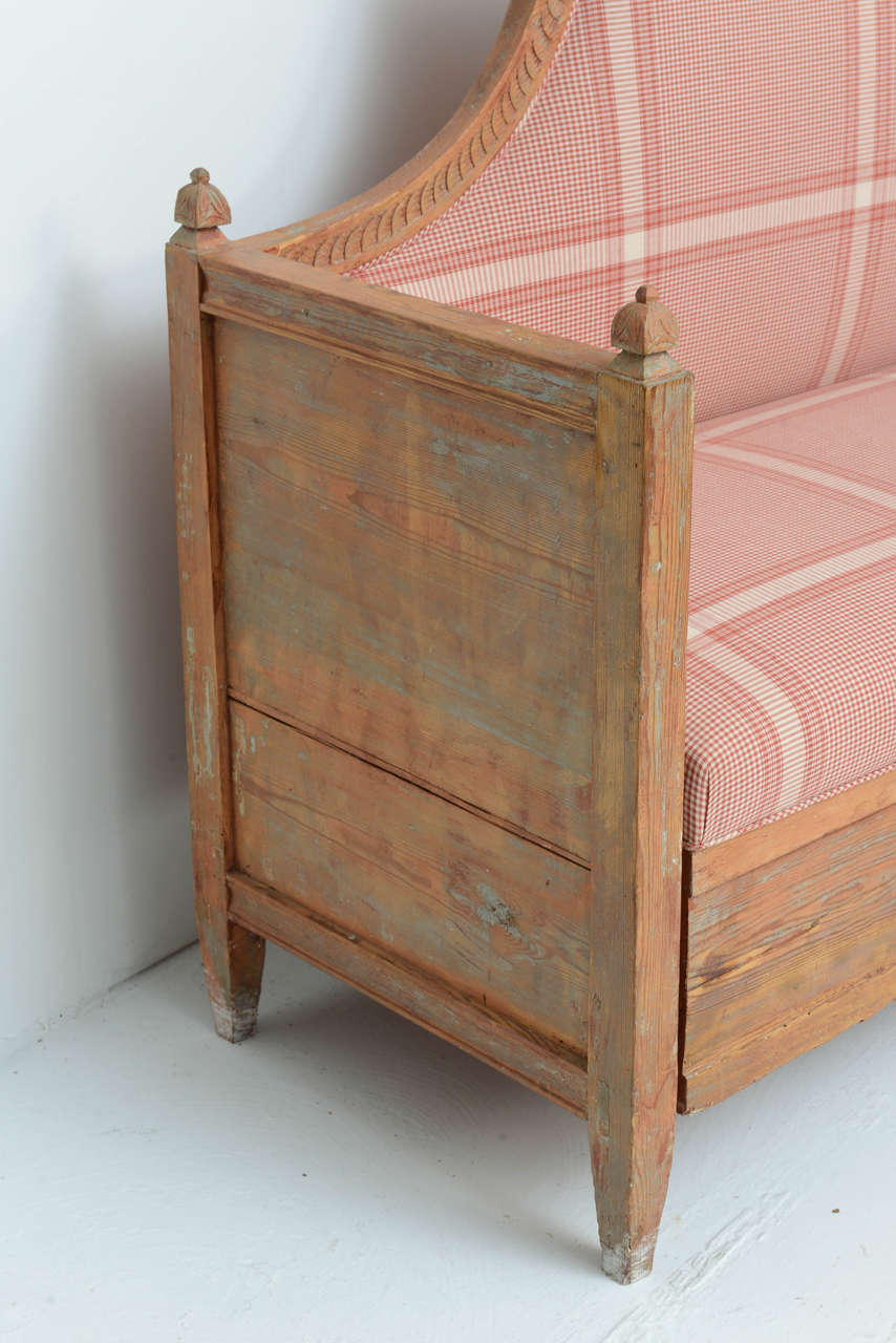 Original Stained Wooden Swedish Bench with Pull-Out Bed, circa 1810 In Good Condition In West Palm Beach, FL