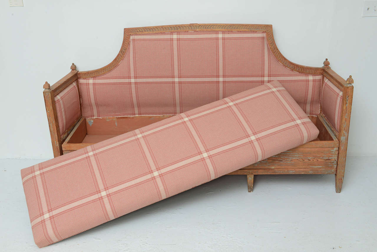 Original Stained Wooden Swedish Bench with Pull-Out Bed, circa 1810 4