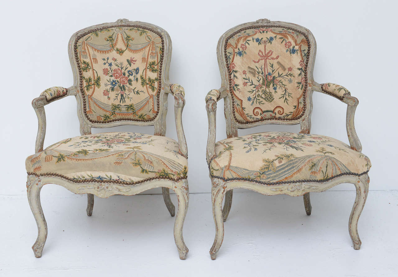 Pair of beautiful 18th century French Louis XV fauteuil, original tapestry, original paint. In a good shape despite the age.