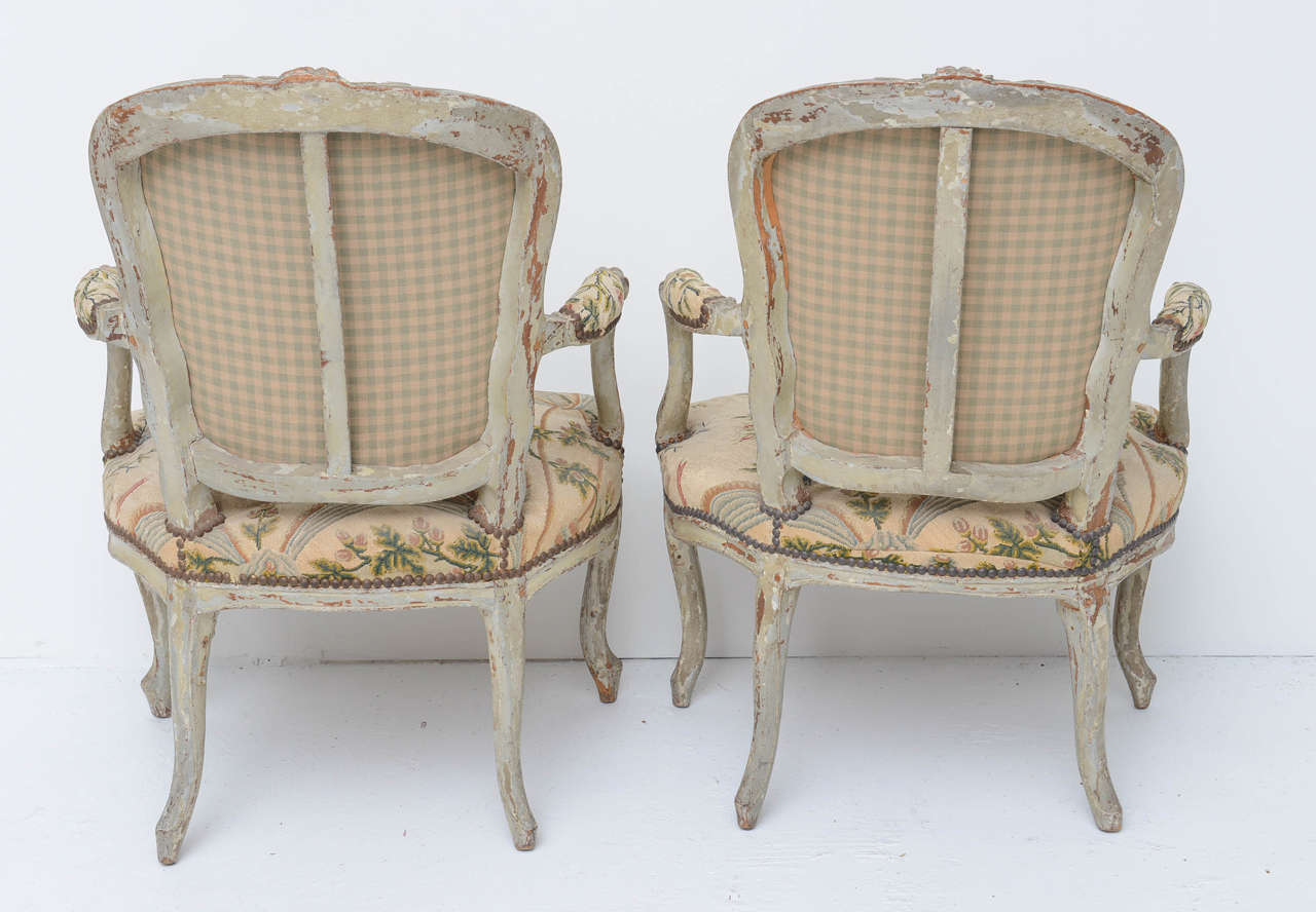 Pair of 18th Century Louis XV Fauteuil For Sale 1