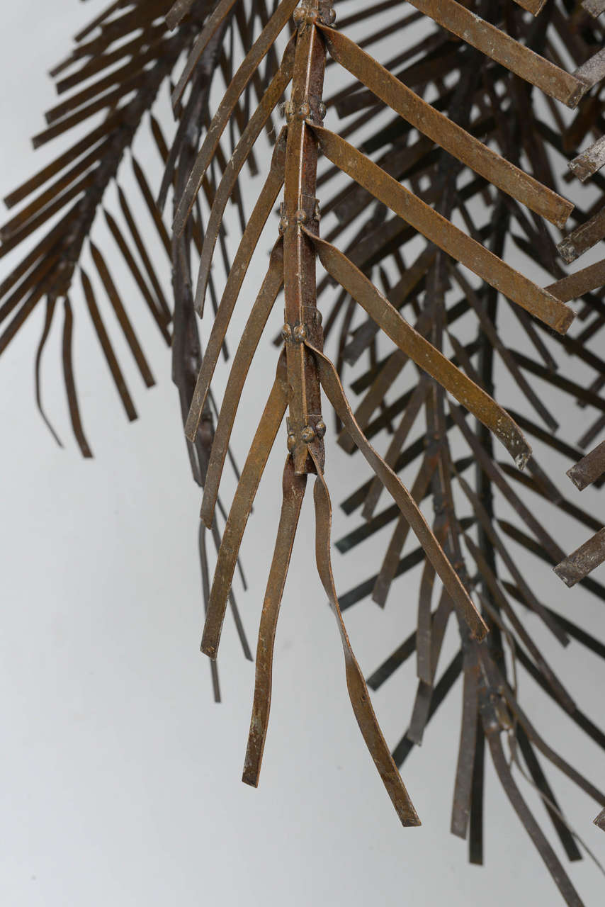 Iron Electrified Palm Tree Sculpture with Removable Leaves and Down Light In Good Condition For Sale In West Palm Beach, FL
