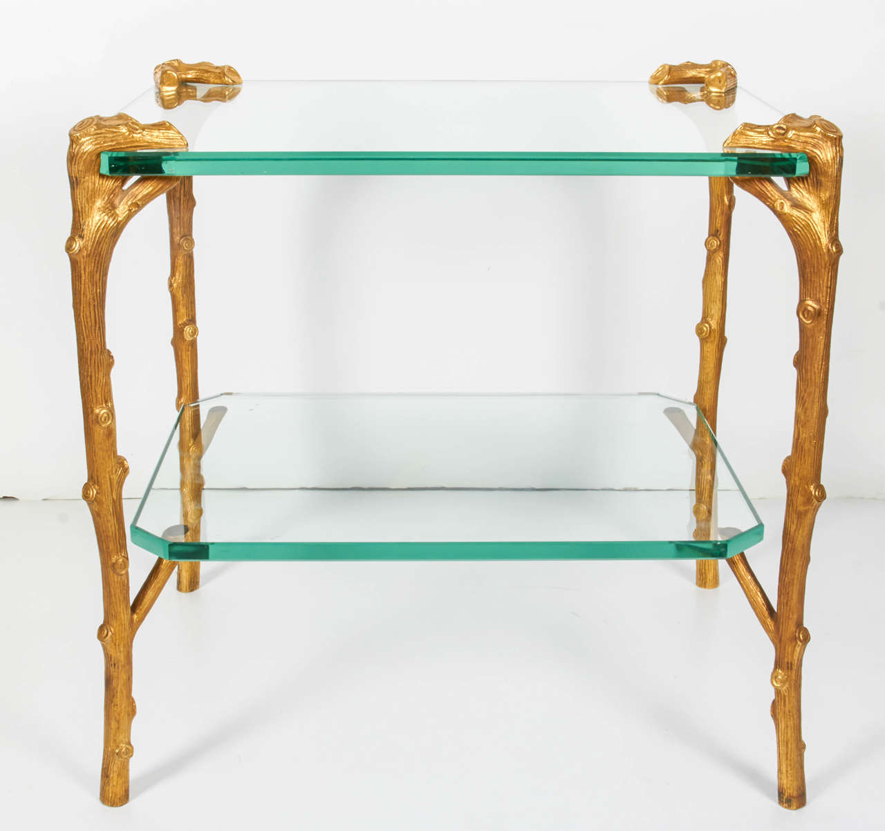 Milieu du XXe siècle Paire de tables d'appoint ou tables basses Art Déco en bronze et verre par P. E. Guerin en vente