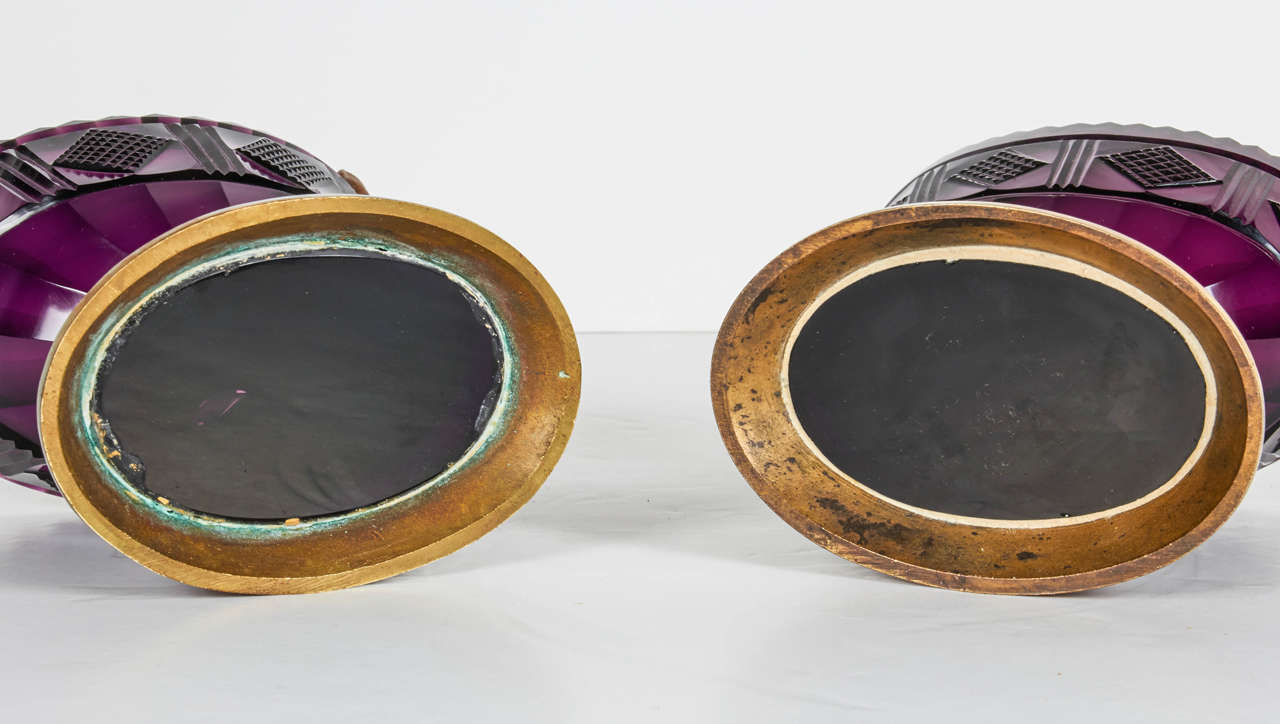 Bronze Paire de compotes russes anciennes en bronze doré et verre taillé améthyste en vente
