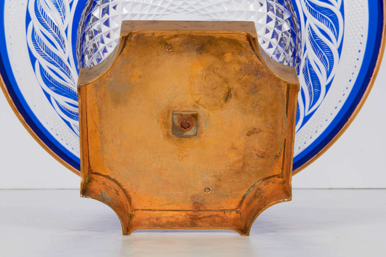 Bronze Centre de table russe en cristal bleu cobalt et bronze doré monté en vente