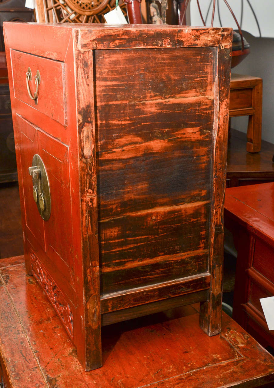 Late 19th Century Qing Dynasty Shanghai Red Lacquered Bedside Chest For Sale 4