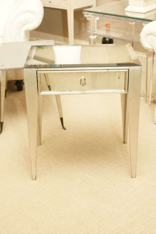 Contemporary Pair of Mirrored 1-Drawer Nite Stands