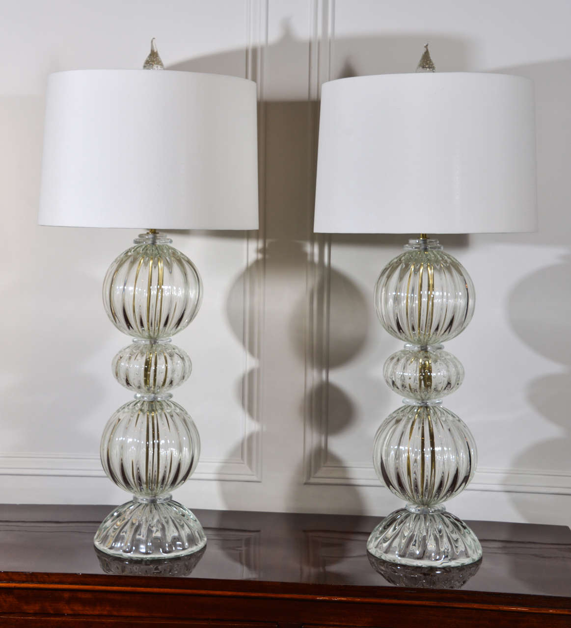 A pair of handblown clear Murano glass lamps by Barovier, circa 1950s.

The base and center orb feature controlled bubbles within the glass. Brass lamp hardware.