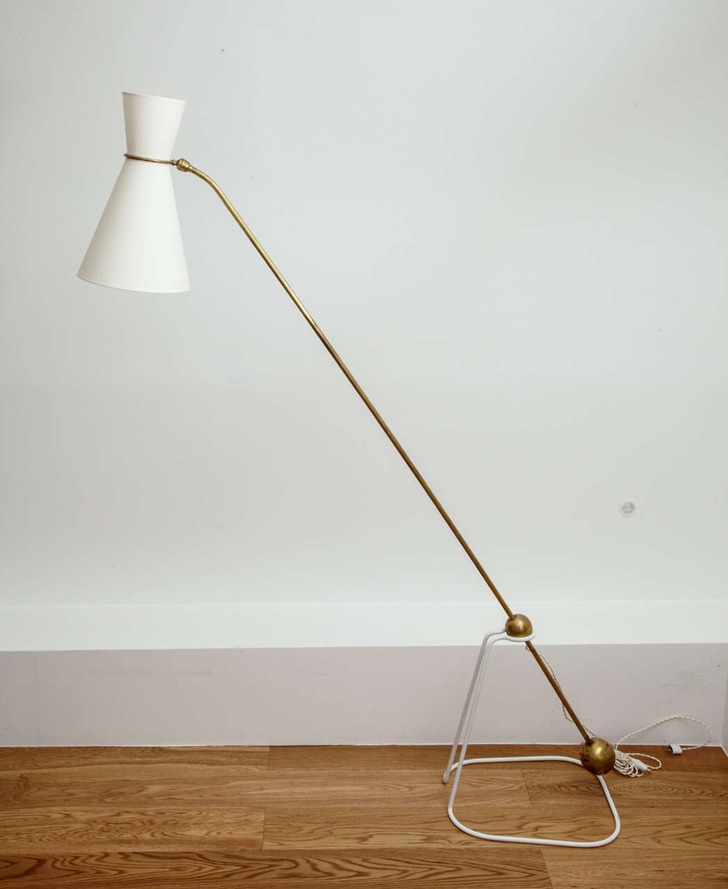 Floor lamp model G2 by Pierre Guariche (1926-1995)
Pierre Disderot Edition
Rare white lacquered model