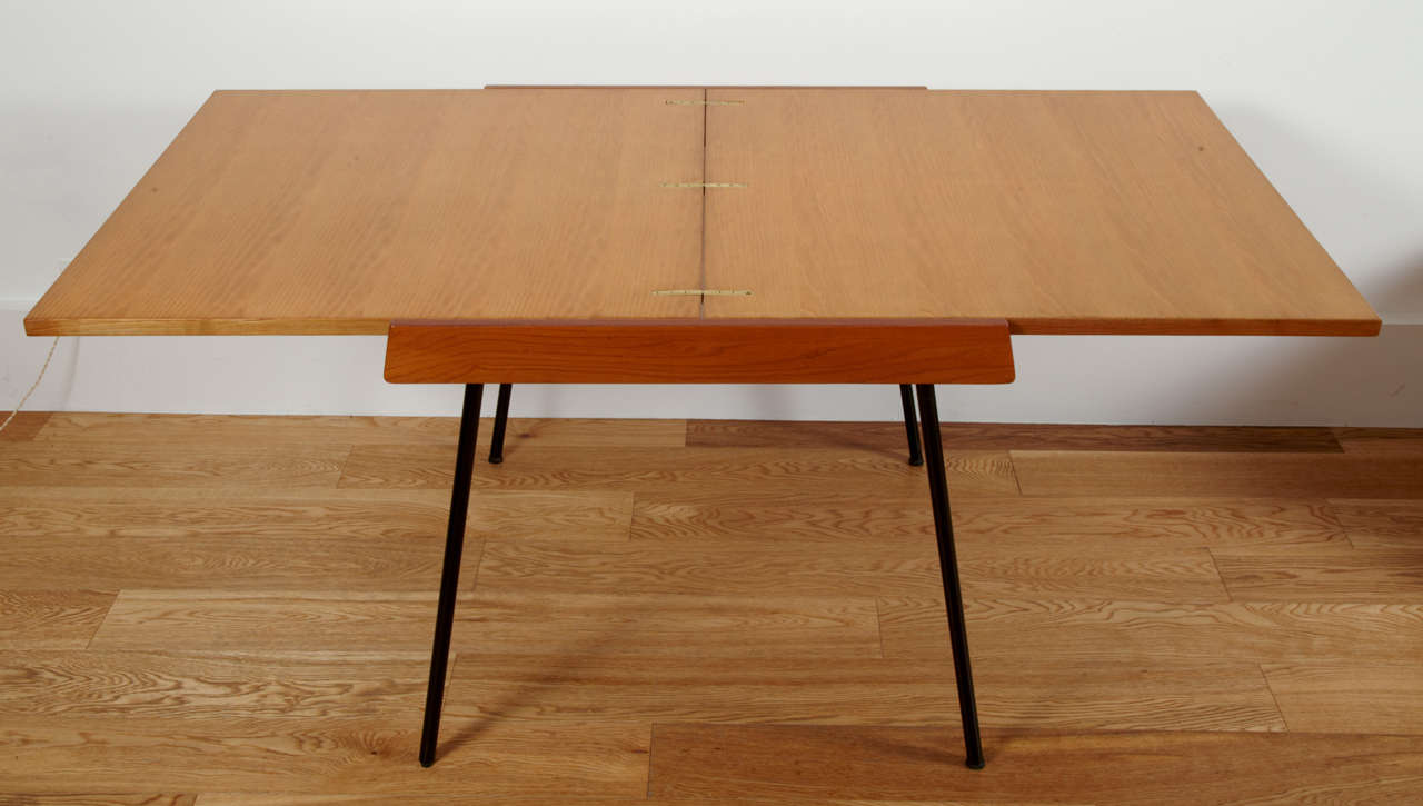 Table portefeuille model 117 by Janine Abraham (1929 - 2005)
Meubles TV edition - 1952
