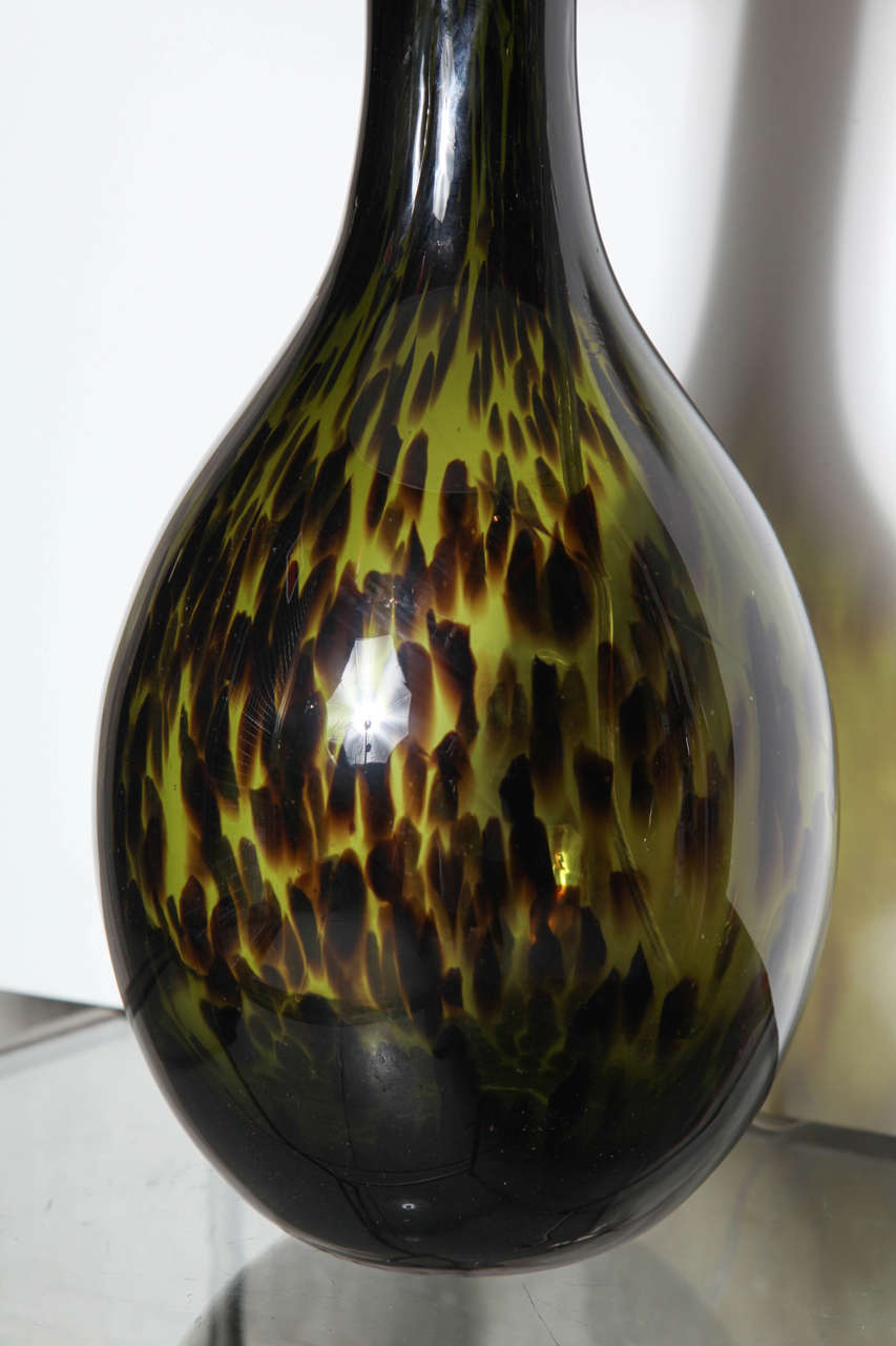 Italian Pair of Spotted Olive Murano Glass Lamps For Sale