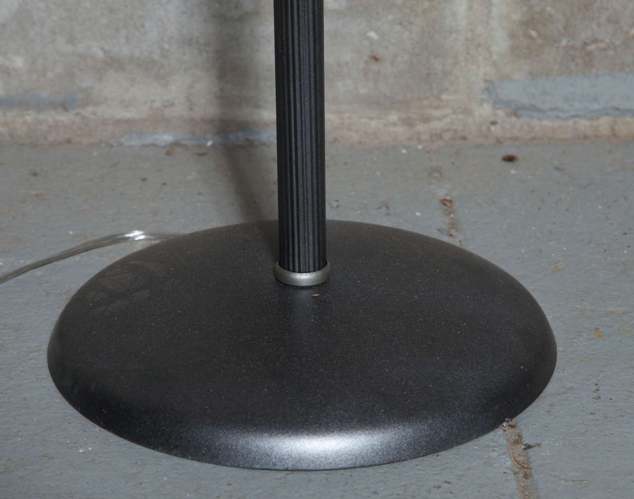 Sleek Adjustable Floor Lamp In Excellent Condition For Sale In Valley Stream, NY