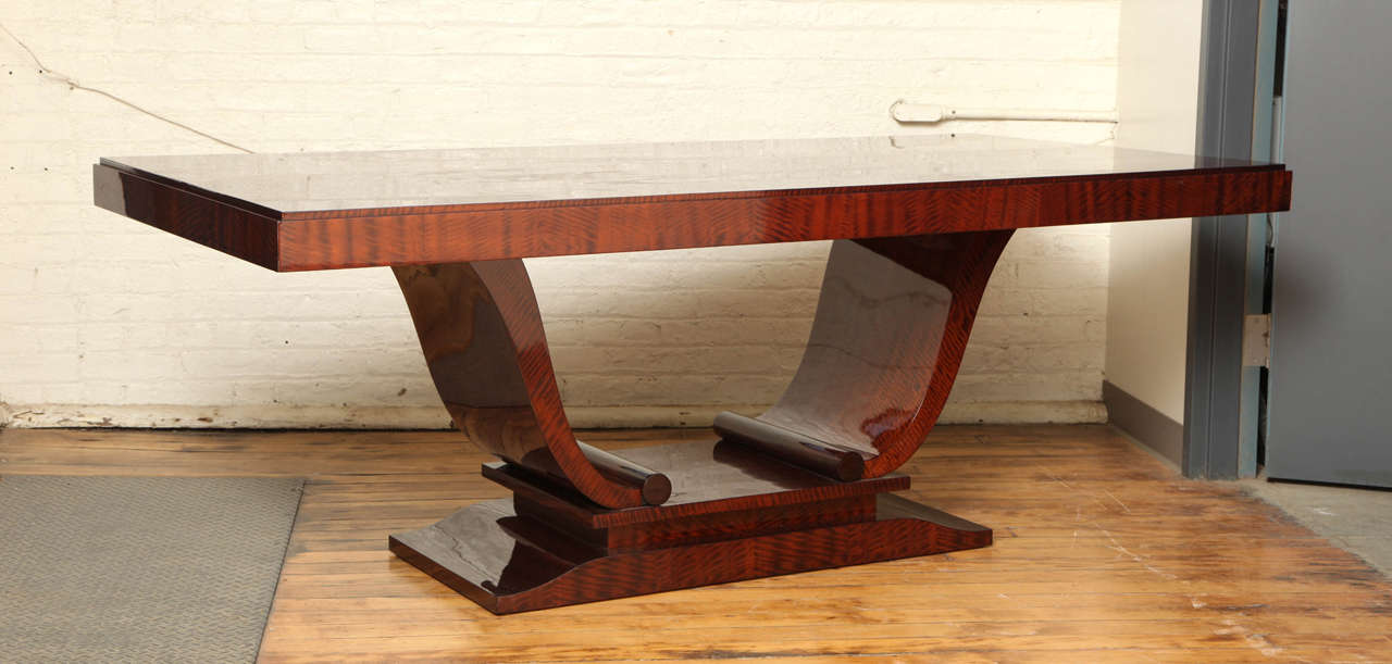 Art Deco Dining Table in Cuban Mahogany, circa 1930 For Sale 2