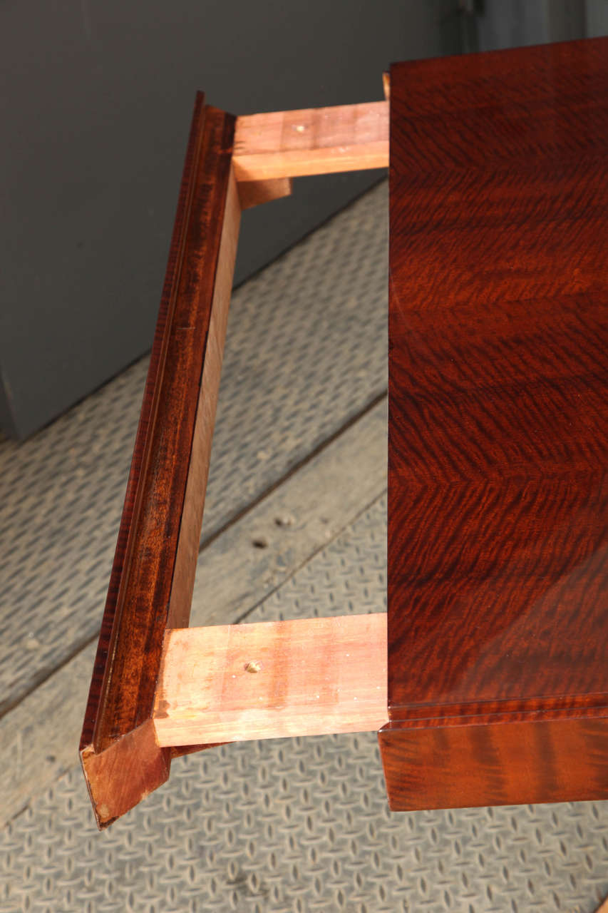 Art Deco Dining Table in Cuban Mahogany, circa 1930 For Sale 3