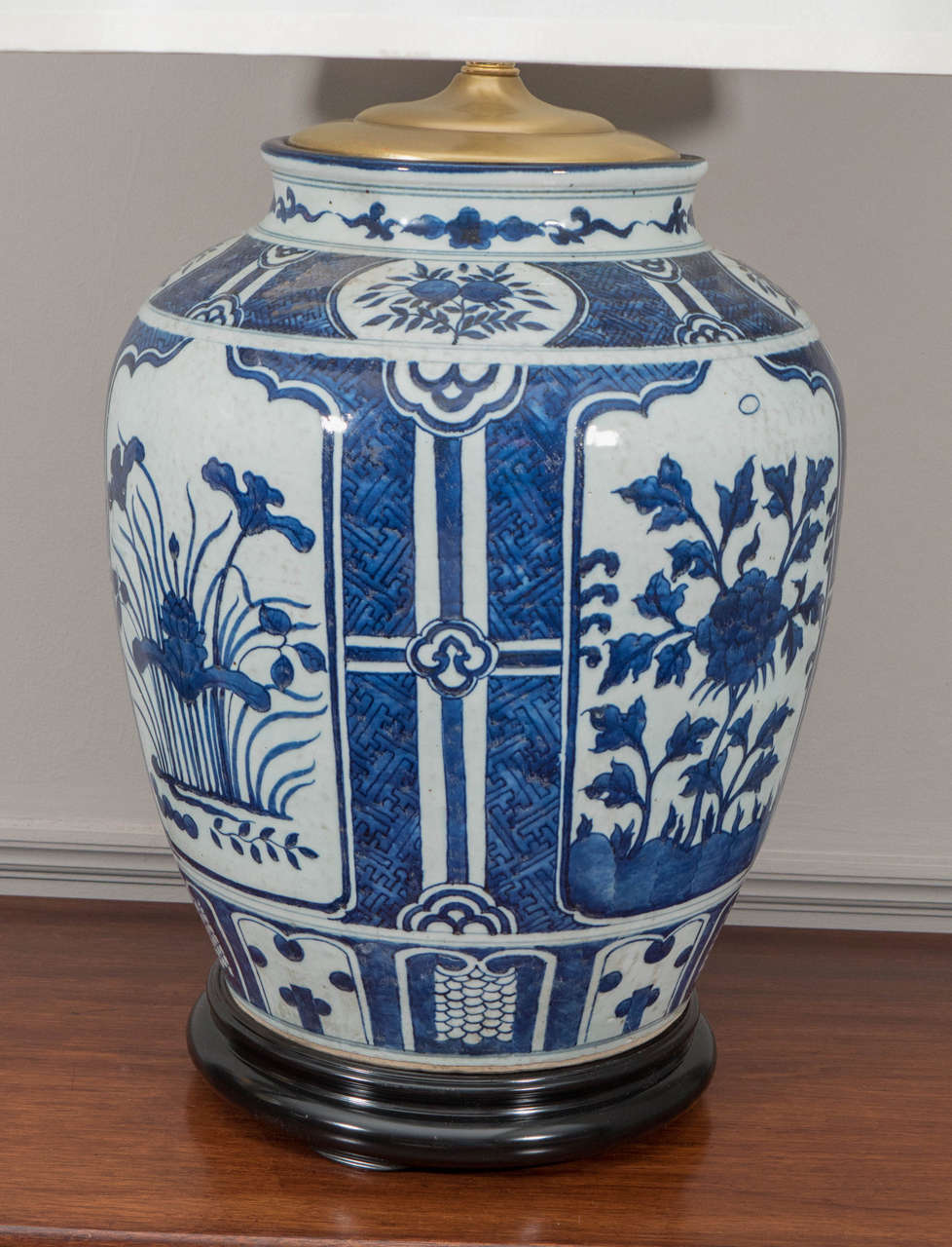 Pair of Chinese Blue and White Porcelain Jars, Wired as Lamps In Excellent Condition In New York, NY