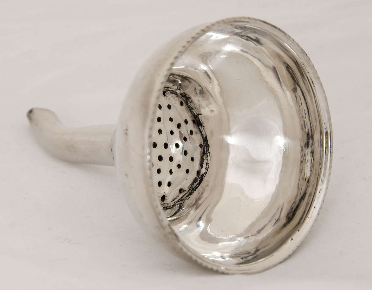 George III Antique Silver Wine Funnel In Fair Condition For Sale In London, GB