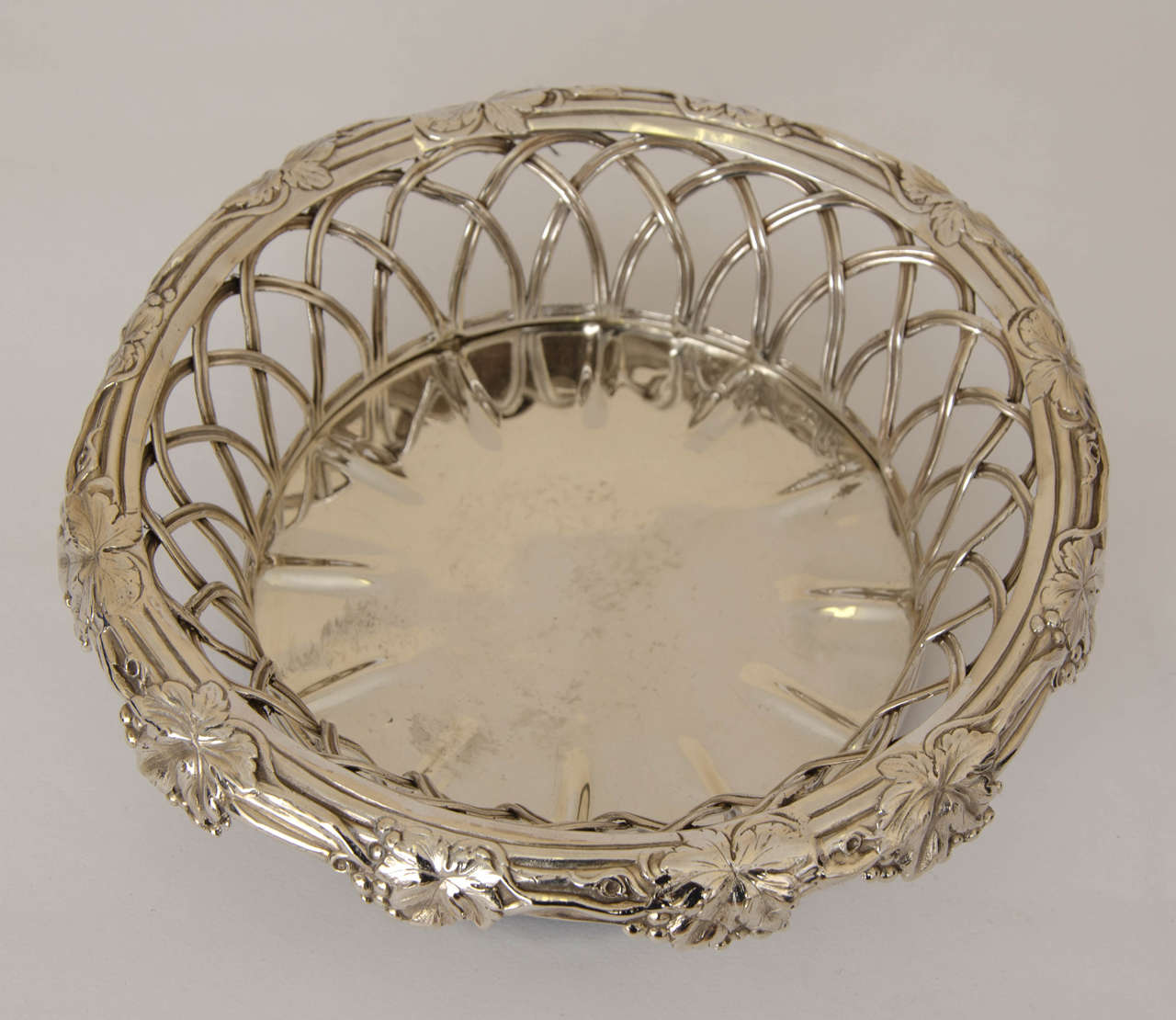 Pair of Victorian Antique Silver Wine Coasters In Good Condition For Sale In London, GB