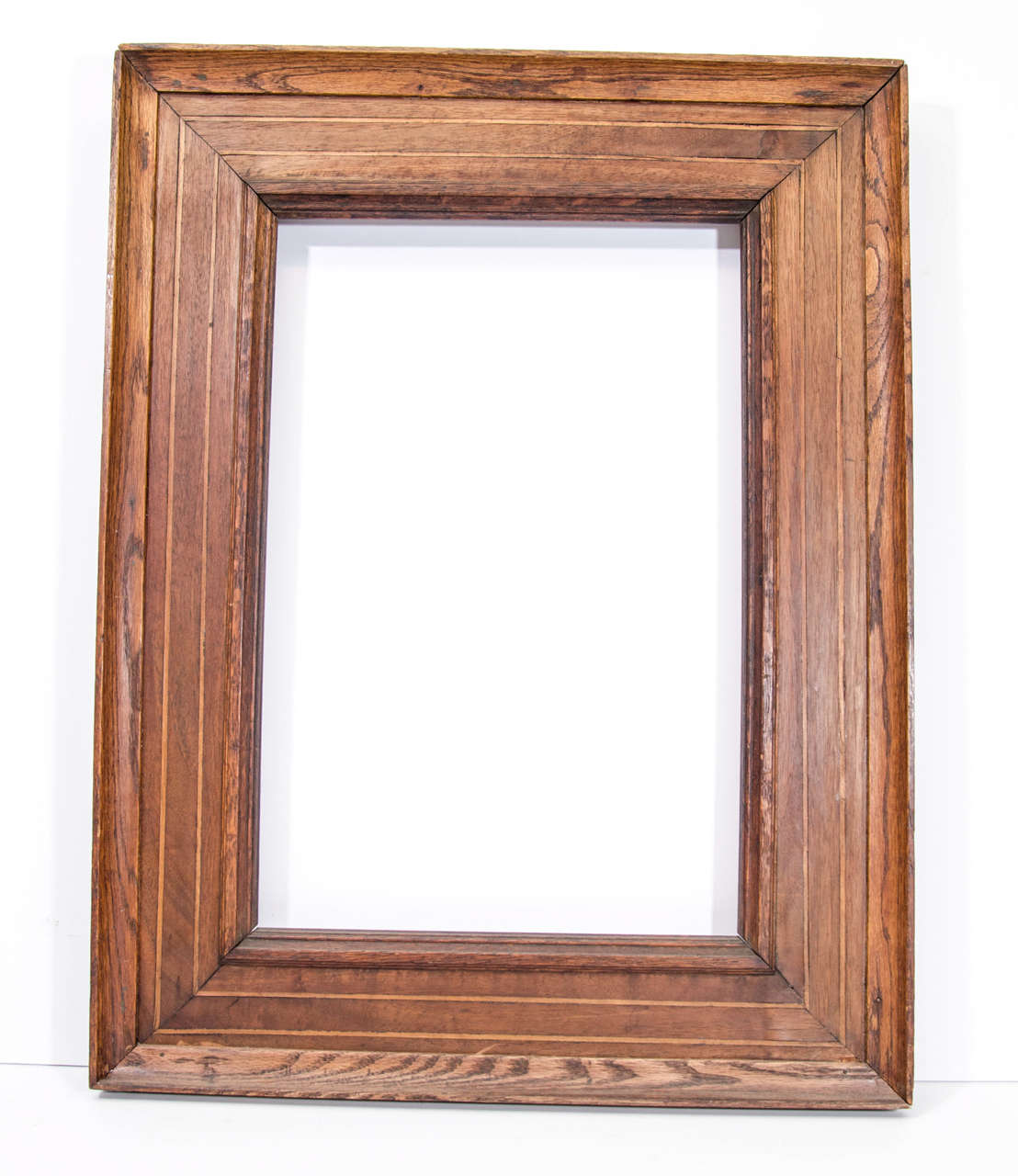 Pine lap jointed frame with applied outer cove and sight edge mouldings in oak, walnut veneer with string inlay, mellow sun faded patina

Exterior dimensions: 20 3/4 x 25 3/4 inches
Rabbet dimensions: 19 1/8 x 13 1/8 inches
Moulding width: 4